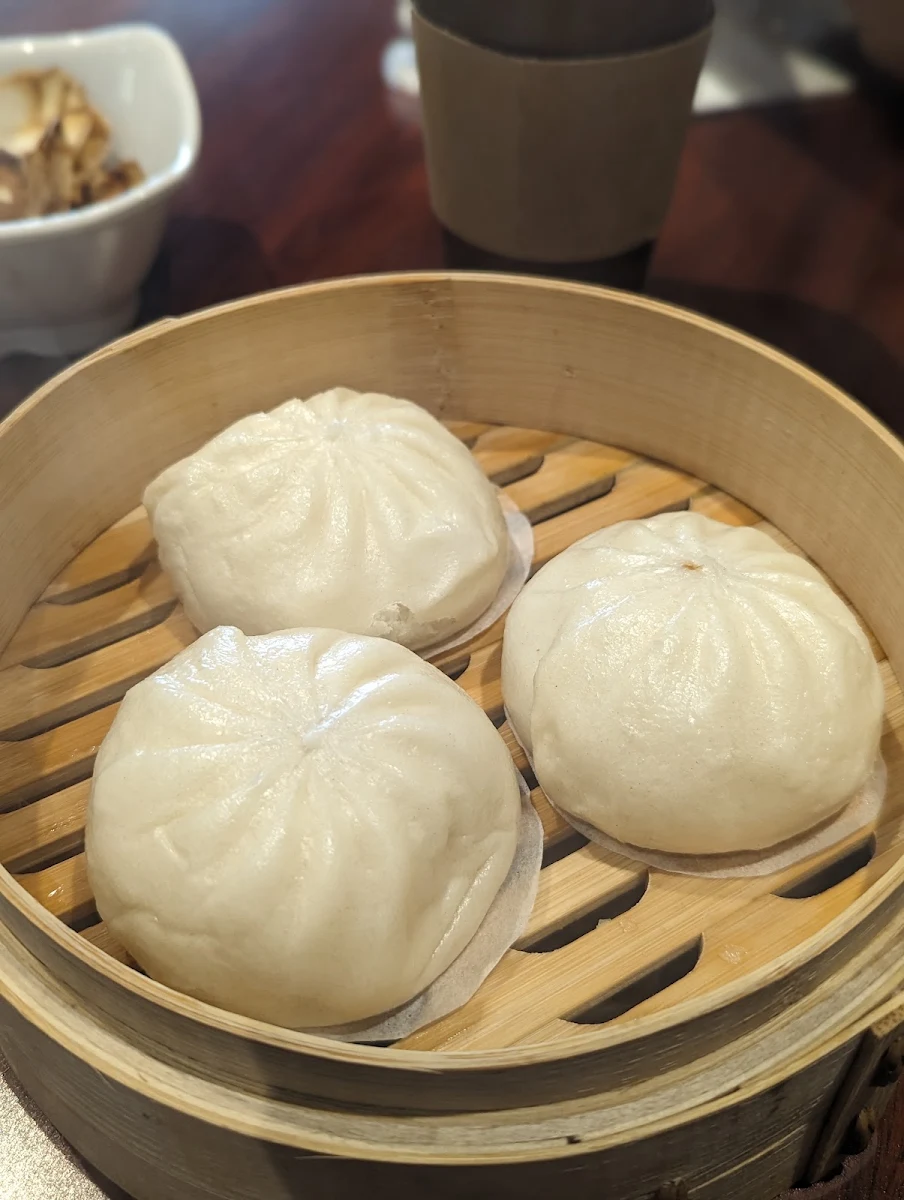 juicy pork buns 3 pieces 透油酱肉包 3个